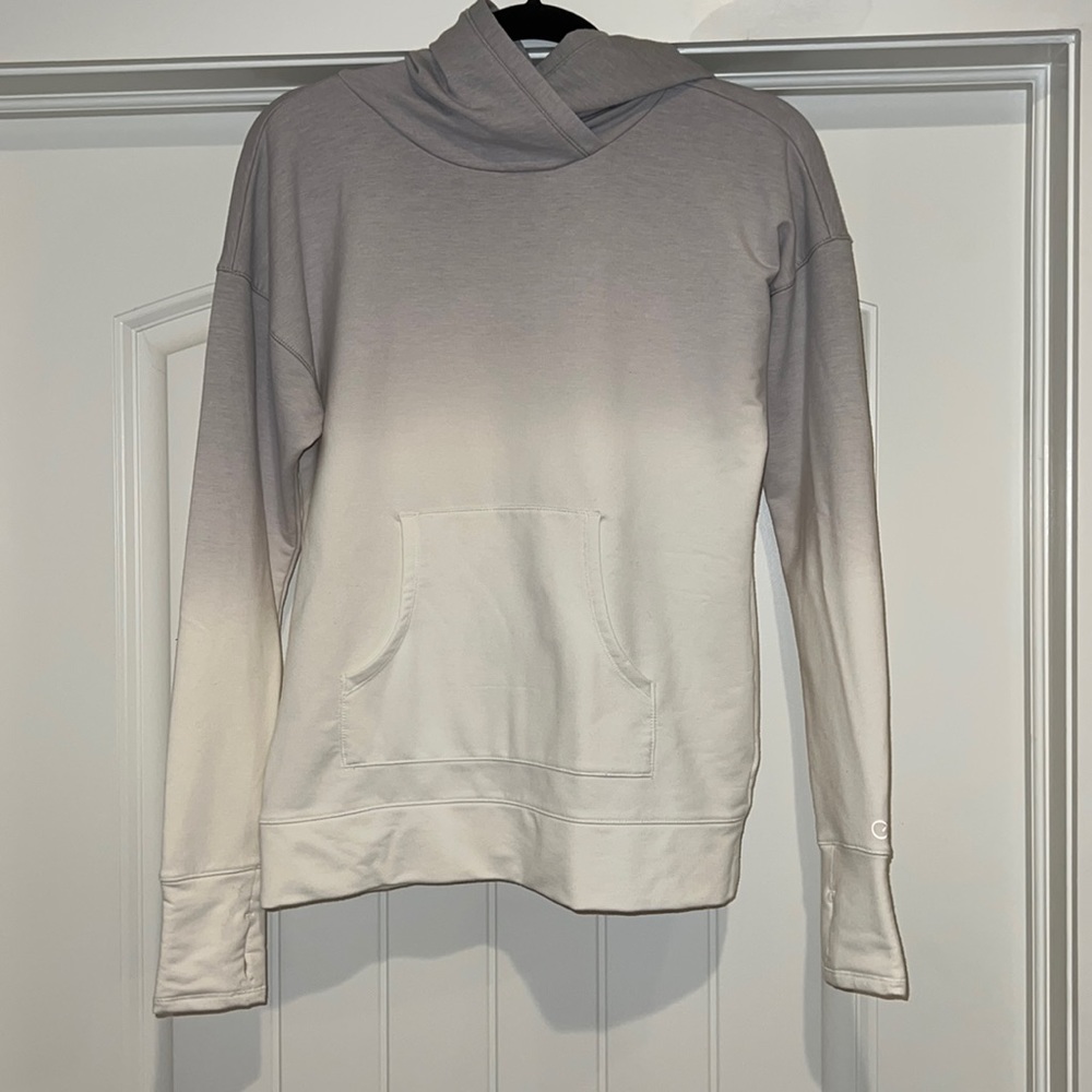 Calia by Carrie Underwood stretchy ombré sweatshirt with thumb holes.